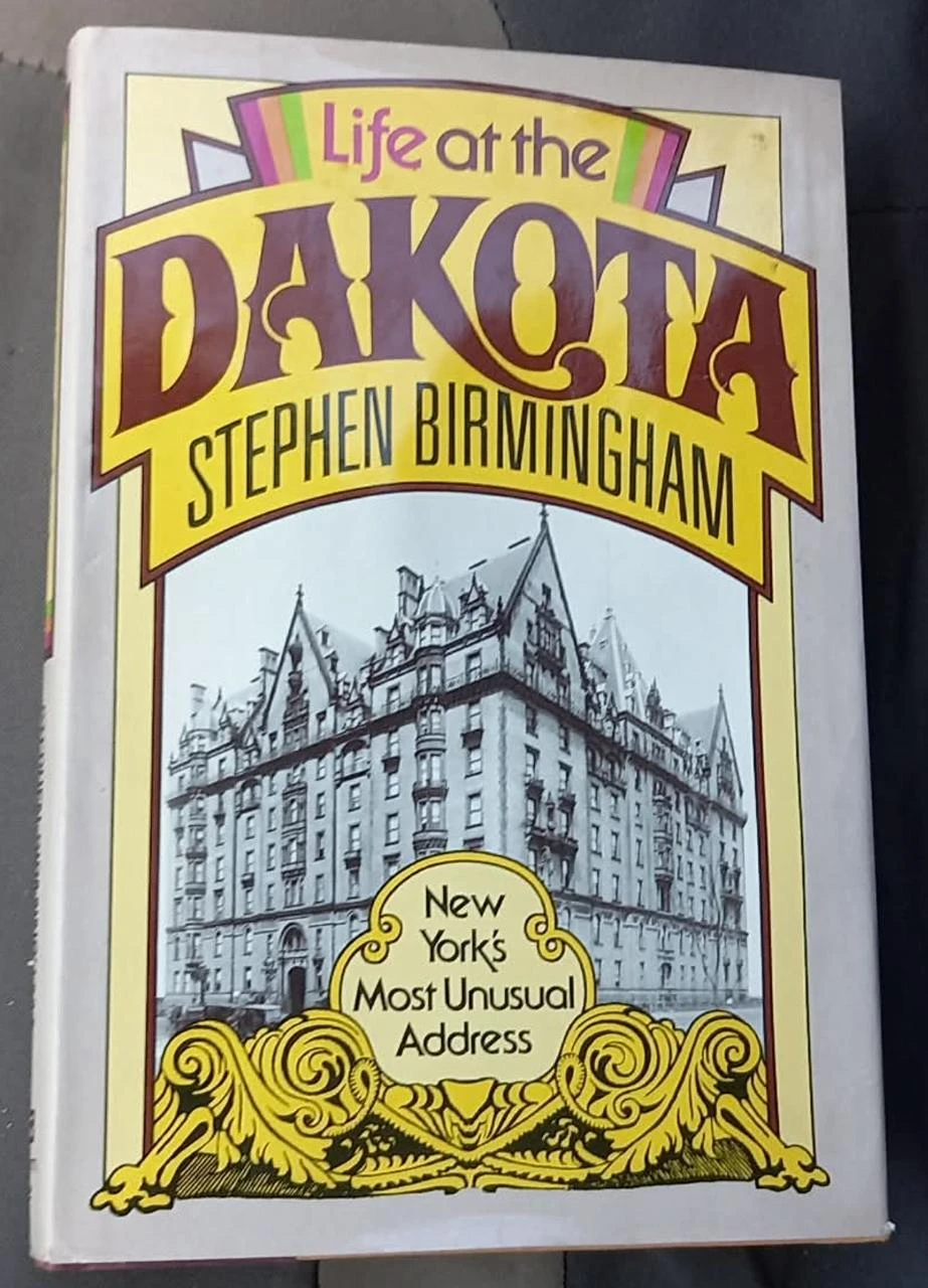 Livro Estrangeiro - Life at the Dakota New York's Most Unusual Address